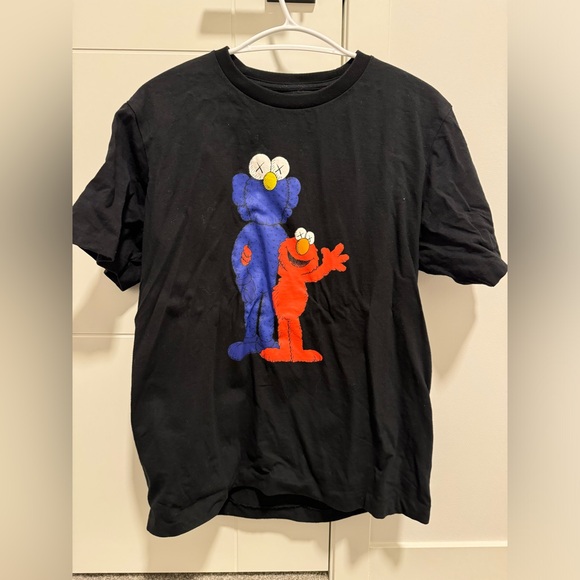 Uniqlo x Kaws x Sesame Street size M - Picture 1 of 1
